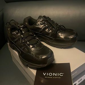 Vionic Black Women’s Walker Classic, size 11